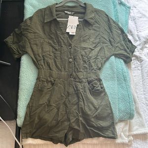 NEW WITH TAGS! Just needs a steam :) Zara Army Green Linen Romper with Pockets